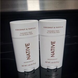 Native women’s coconut and Vanilla deodorant NEW